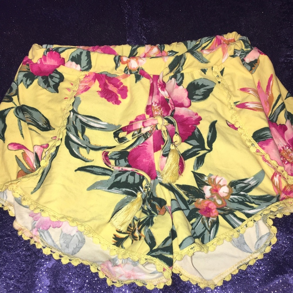 Derek Heart tassel pom shorts
